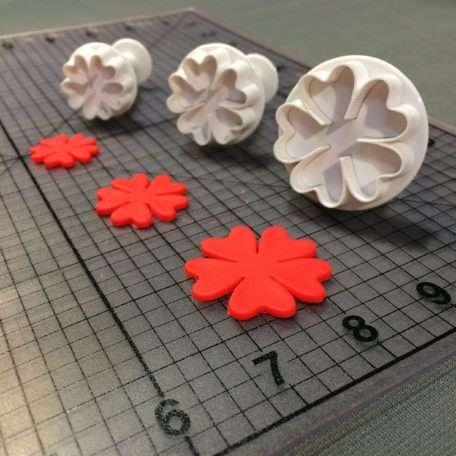 Heart Petal Flower Plunger Cookie Cutter Set (1)