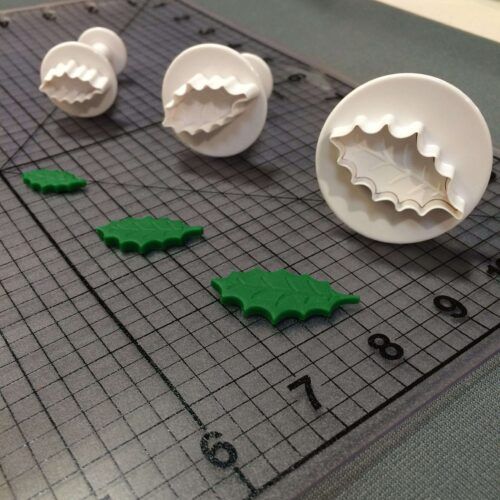 Holly Leaf Plunger Cookie Cutter Set (1)