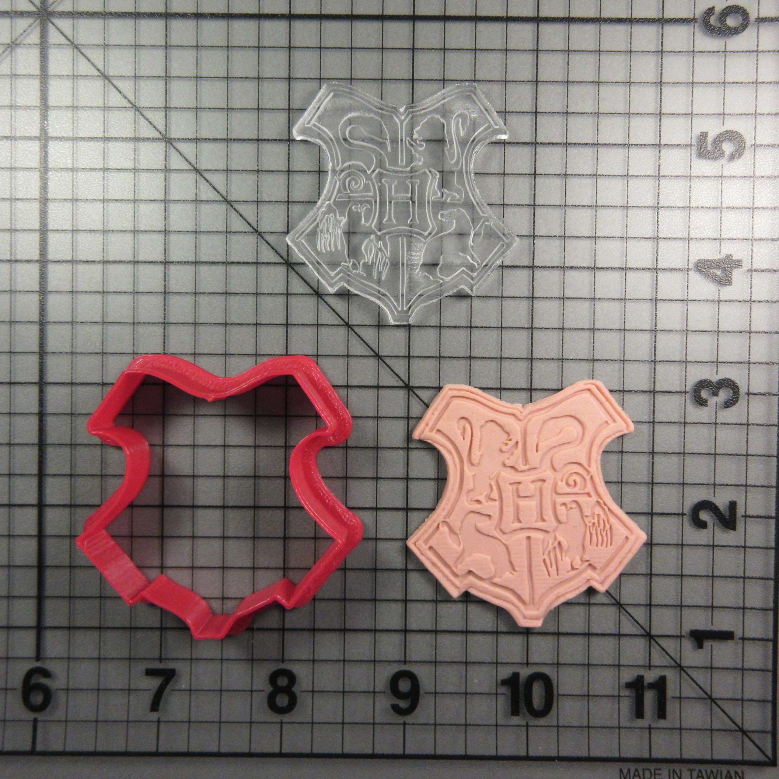Harry Potter - Hogwarts Crest 227-656 Cookie Cutter and Acrylic Stamp | JB  Cookie Cutters